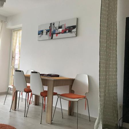 Aki Studio Apartment Brasov Luaran gambar